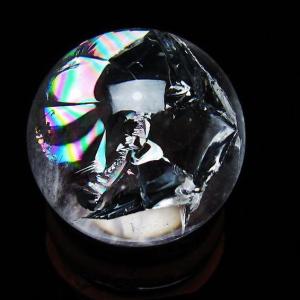 虹入り ガーデンクォーツ（庭園水晶） 丸玉 68mm t100-4674 : 誠安