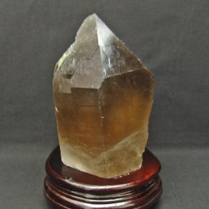 スモーキークォーツ 六角柱 煙水晶 5.2Kg 台座付属 送料無料 一点物