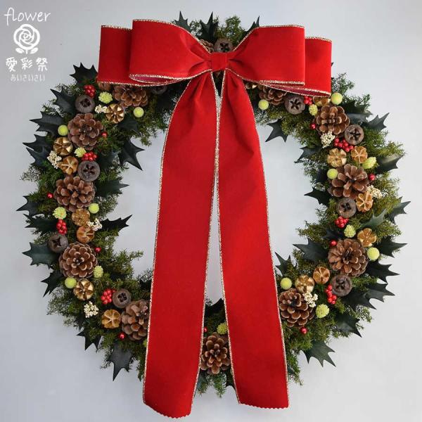 赤いリボンのクリスマスリース 大きなサイズ ヒイラギの葉と木の実