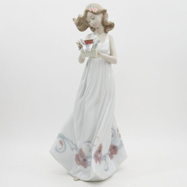 リヤドロ ♯6777 「私の宝物」 フィギュリン Lladro/少女/蝶/陶器