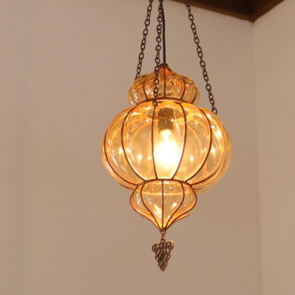 ガラスペンダントランプ エジプト風アイアンワークランプ 直径18cm