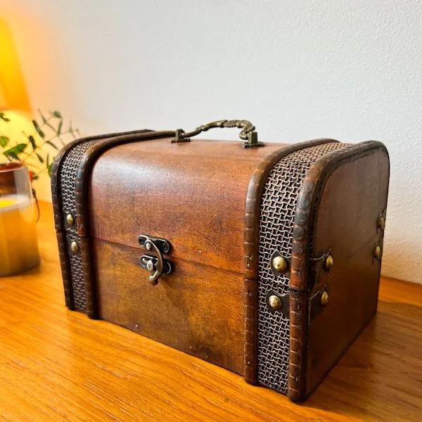 アンティーク調ウッドBOX（ボストン型）♪ 宝箱 収納雑貨 小物入れ