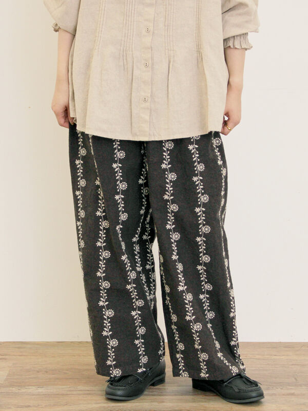 セール】 【M/Lサイズ】花刺繍パンツ（チャコールグレー/ベージュ