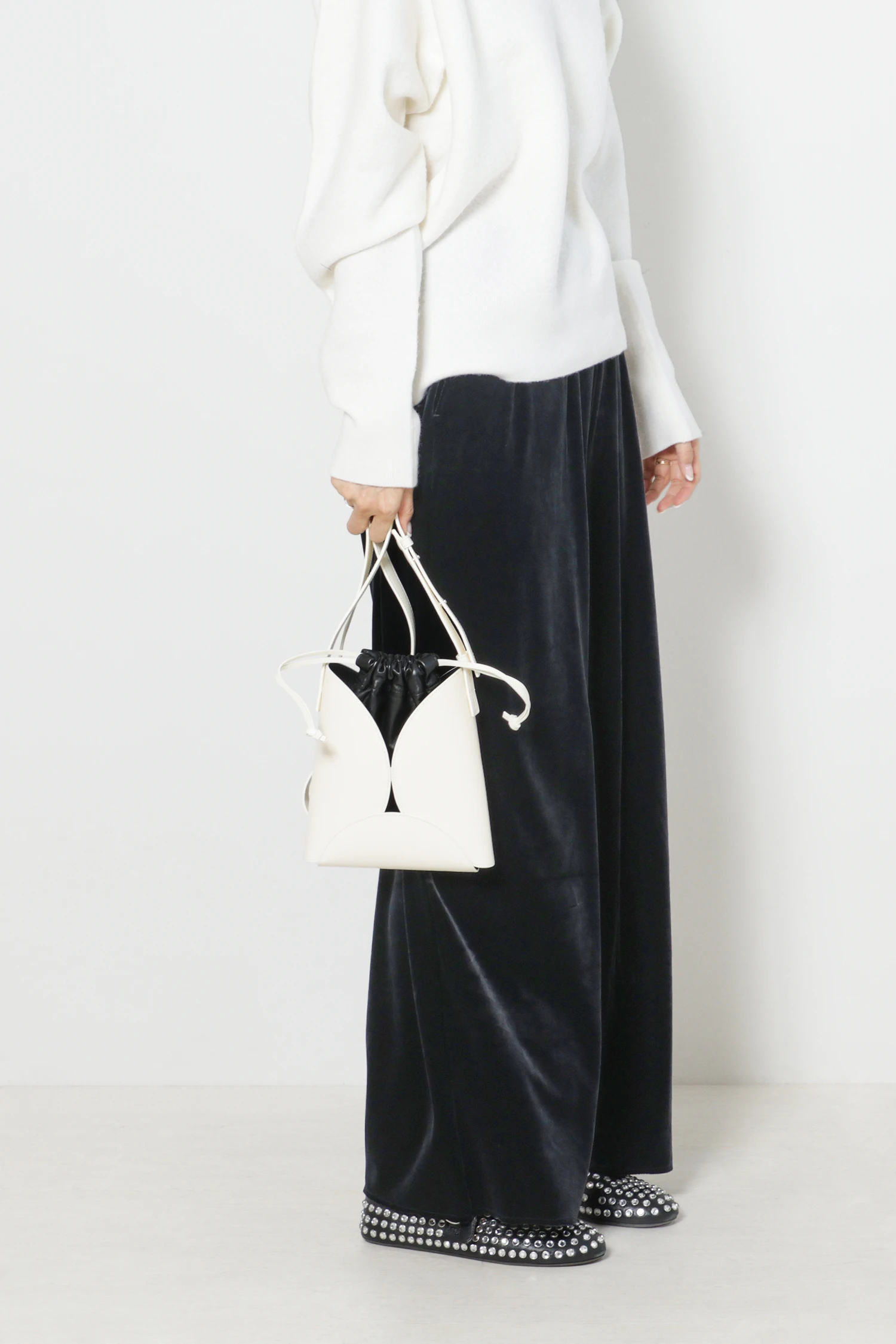 JIL SANDER（ジル サンダー）｜ELLIPSE CROSSBODYアイテムの詳細