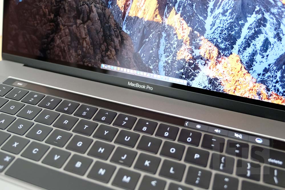 15インチMacBook Pro 2016【開封レビュー】旧型の外観比較もしてみた