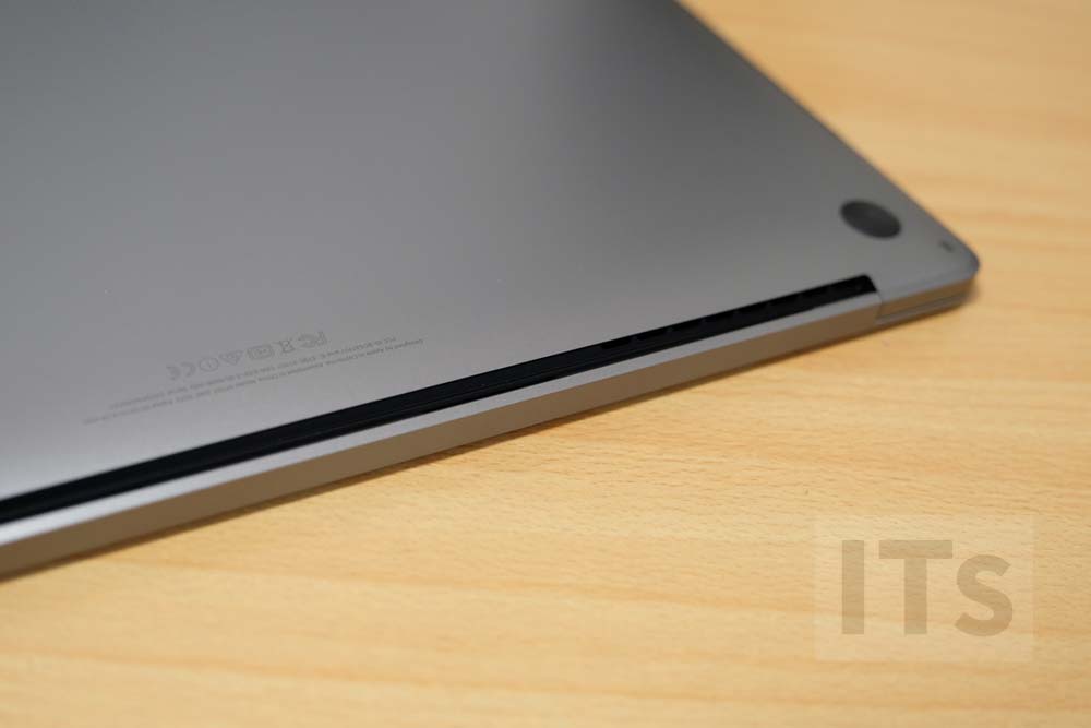 15インチMacBook Pro 2016【開封レビュー】旧型の外観比較もしてみた