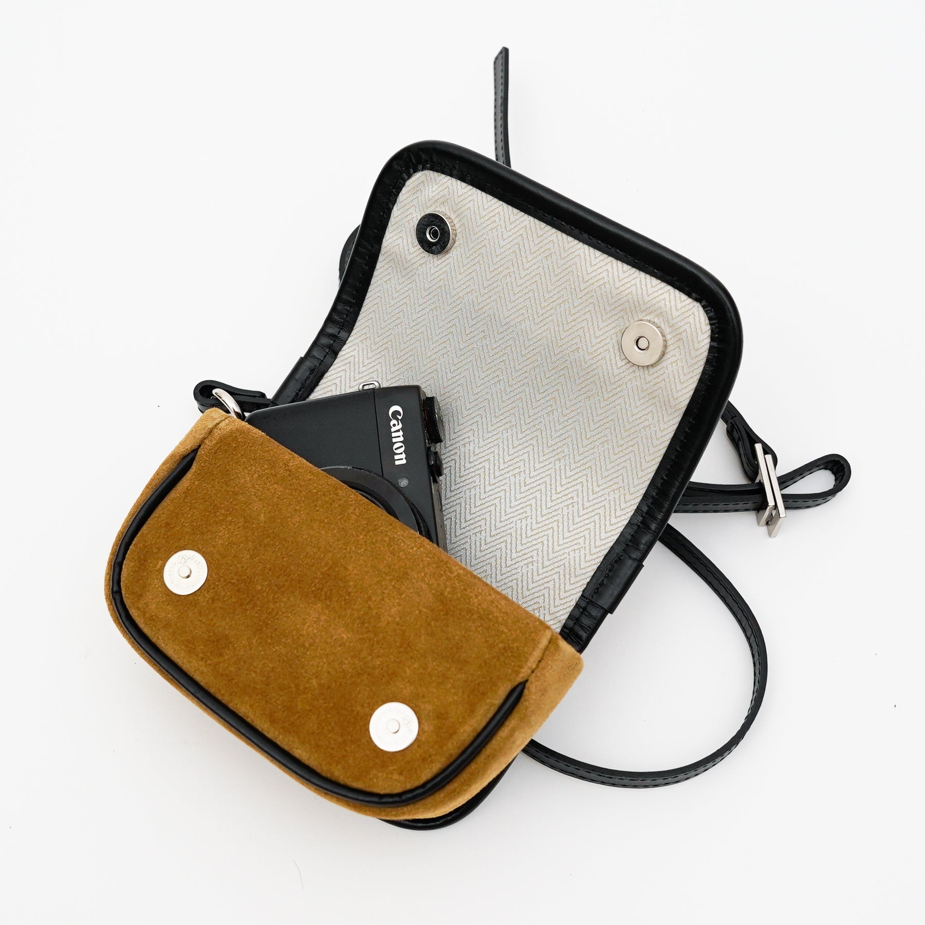 MICHELLE CAMERA ERRAND POUCH / MOSSA LDN｜スエード素材の2WAYポーチ