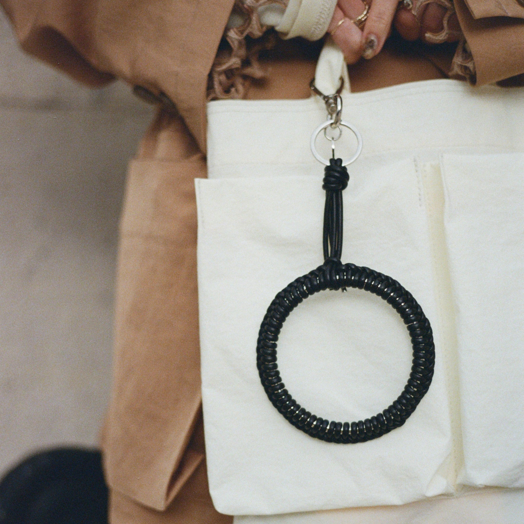 CRISTY KNOT WRIST CIRCLE CHARM / RAPTO JP | Leather Wrist Strap