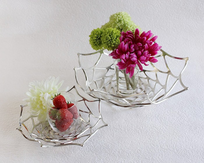 錫の曲がるカゴで果物やワインをおしゃれに魅せるインテリア 能作KAGO