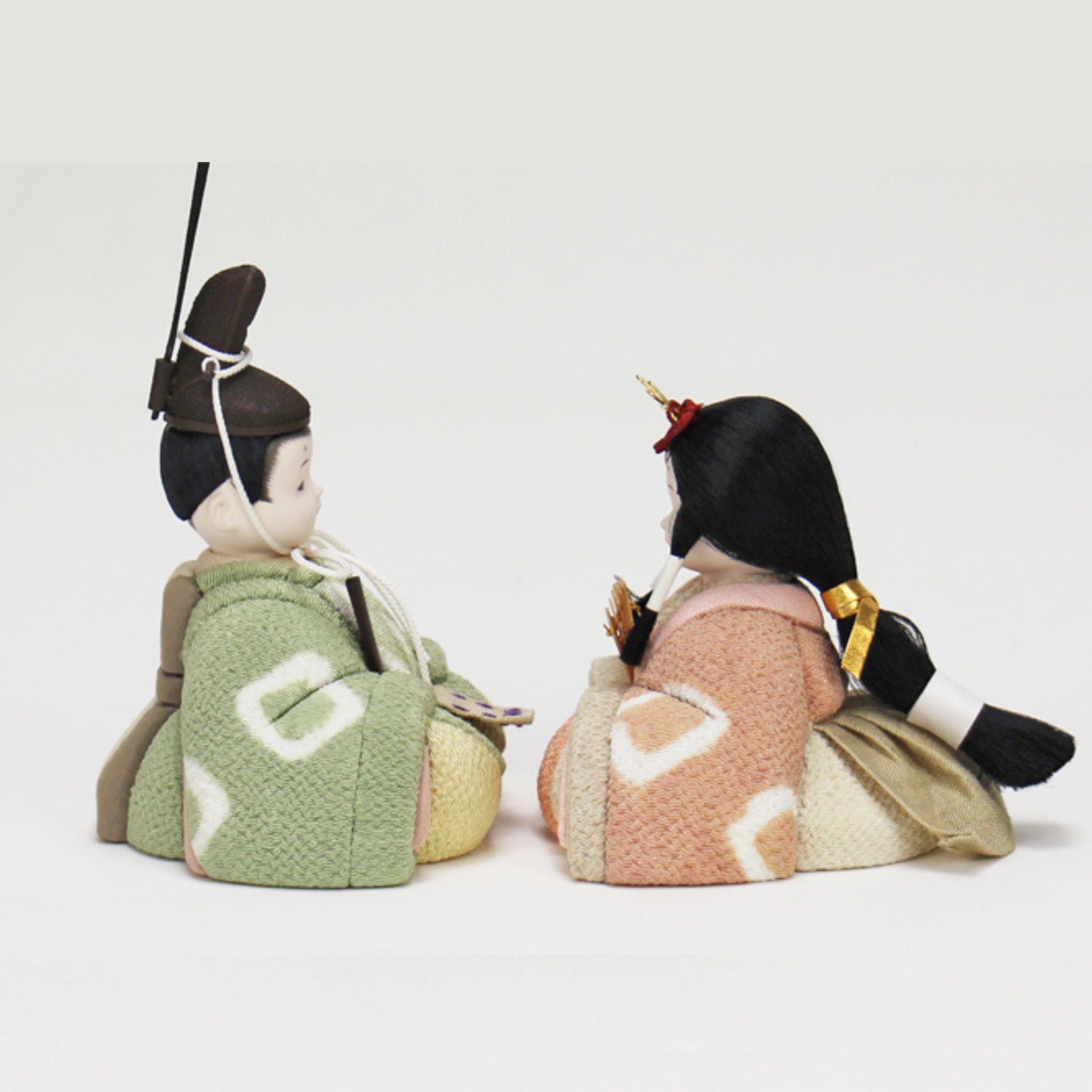 雛人形セット 草木絞り染 | 桑の葉 × 茜 | 屏風 うずピンク |