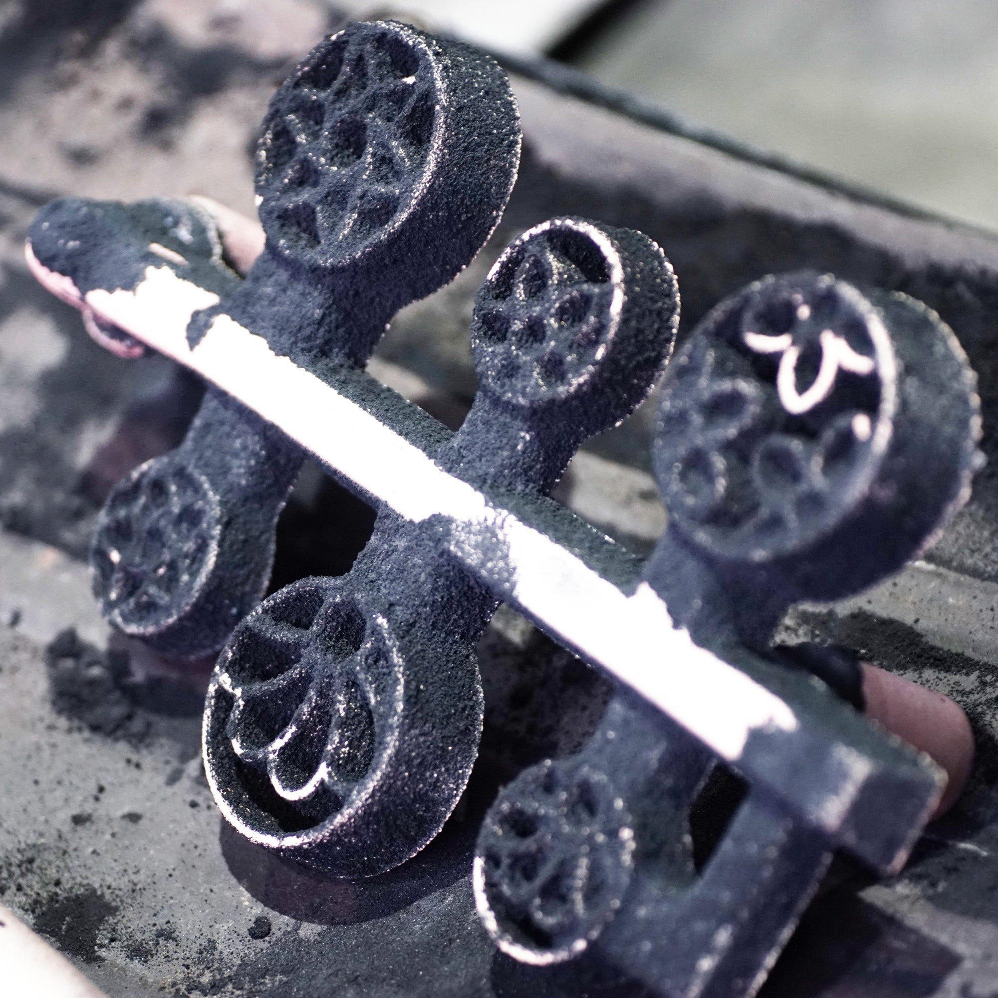 鋳物 針のない剣山 | ハートの剣山 Heart | 金森合金