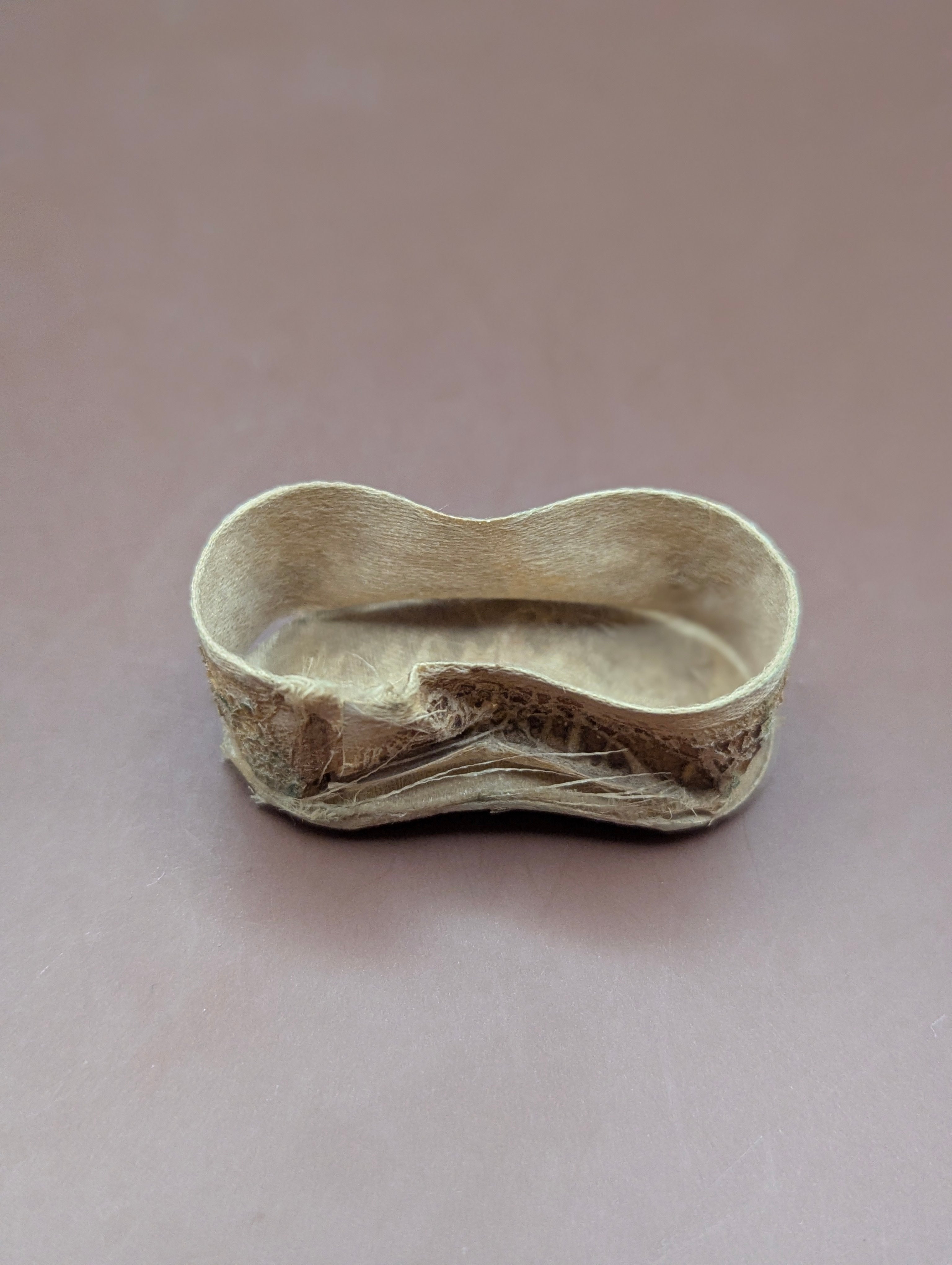 フランス製アンティーク 真鍮小物入れ | 19世紀末・握手モチーフ浮彫