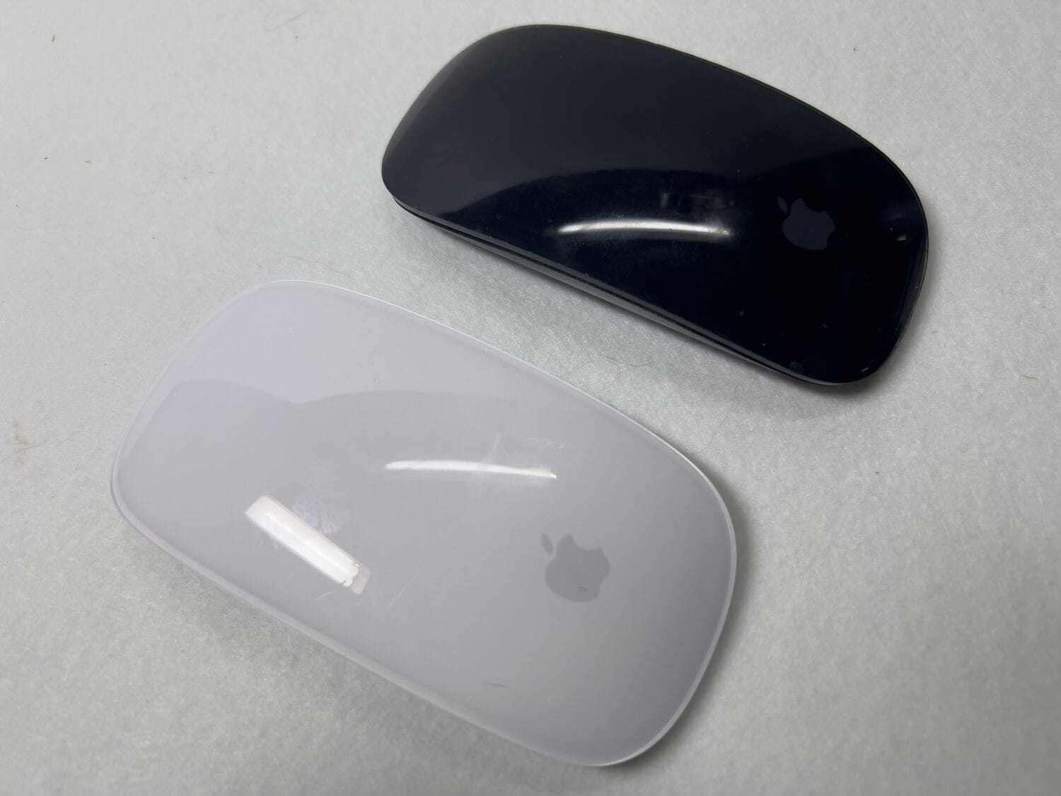 Apple Magic Mouse（Multi-Touch対応）のホワイトとブラックは使い心地