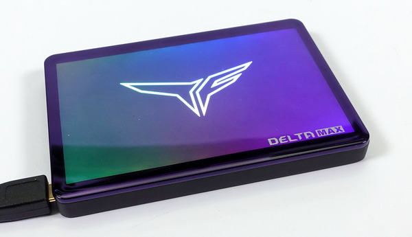 Team T-FORCE DELTA MAX SSD 1TB」をレビュー。マジックミラー構造LED