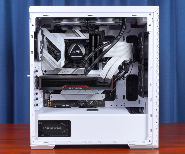 XPG DEFENDER PRO」をレビュー。内蔵LEDコントローラーでライトアップ