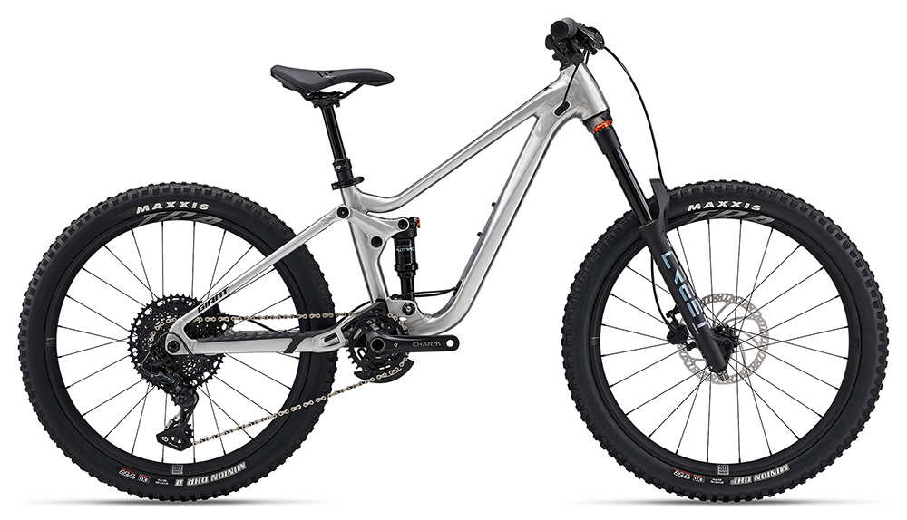GIANTよりユース向け本格フルサストレイルバイクが登場