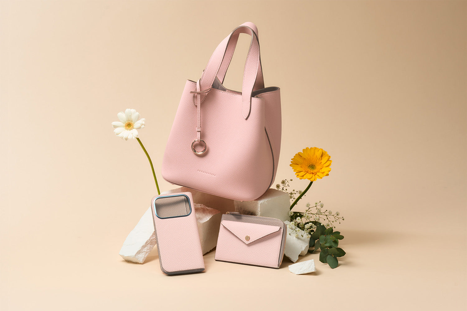 期間限定】キャメル（茶系）のバッグ・iPhoneケース・レザーグッズ