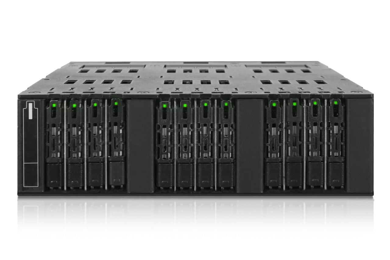 ToughArmor MB872MP-B - 12本の M.2 AHCI SATA SSD を 1つの 5.25