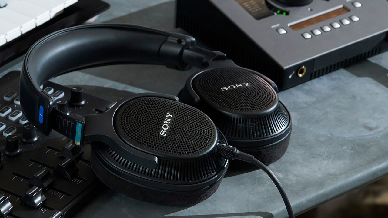 ソニー、クリエイター向け背面開放型モニターヘッドホン「MDR-MV1