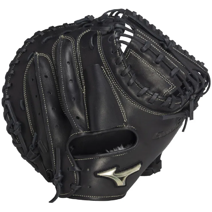 信頼を掴むミズノのキャッチャーミット・プロテクター「號-SAKEBI