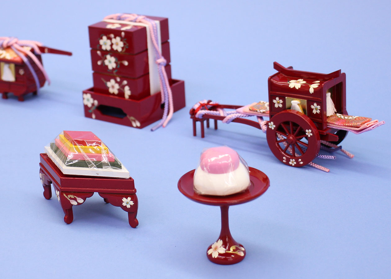 雛道具三段飾り用6点セット 20号桜花(朱赤)(樹脂製) – 寿鳳人形の東芸