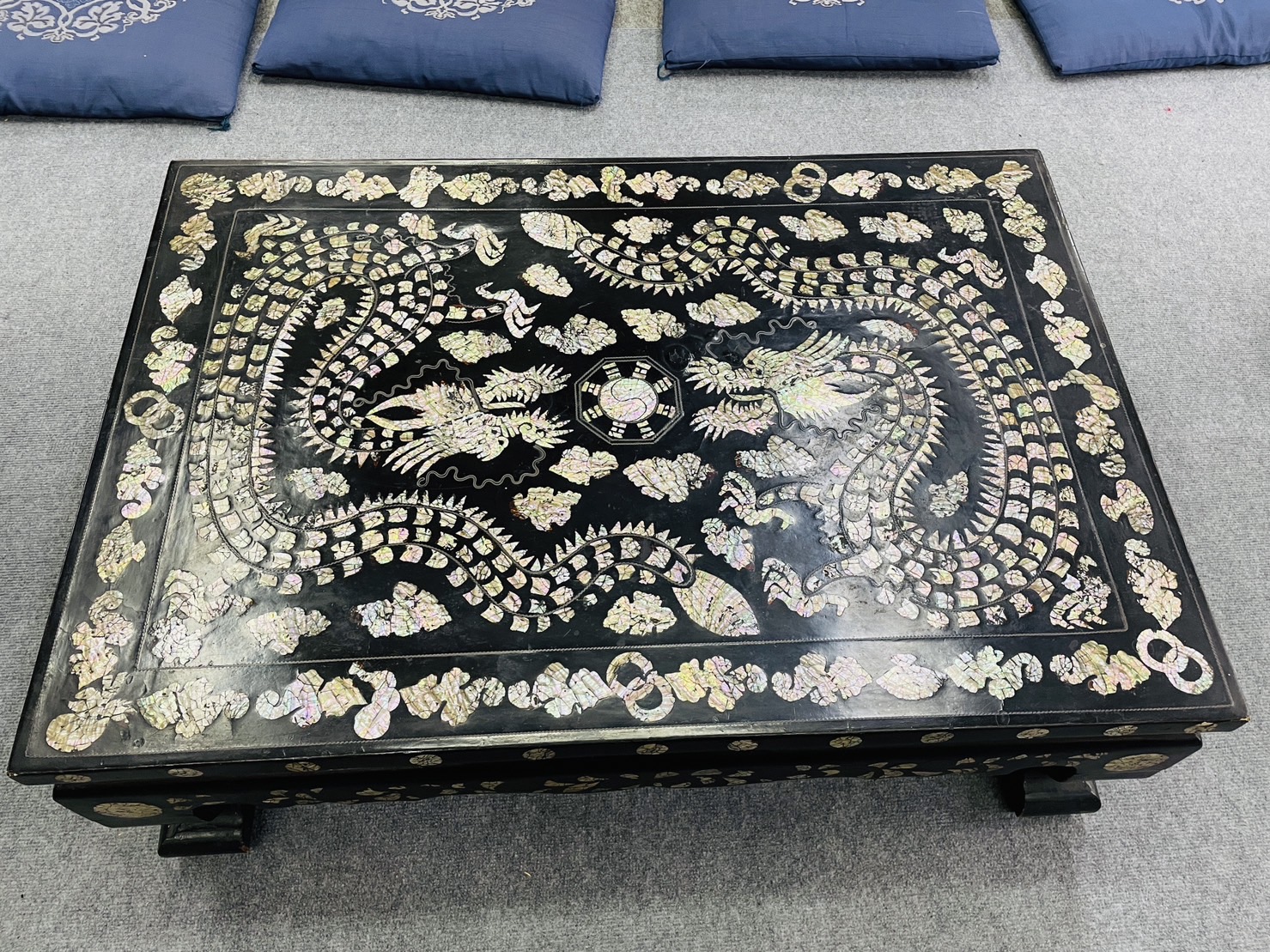 螺鈿細工 座卓 テーブル 龍図 – 骨董品買取 亀半 東京都杉並区浜田山