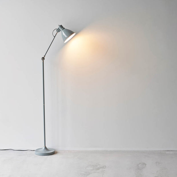 インダストリアル シンプル フロアランプ– KANADEMONO