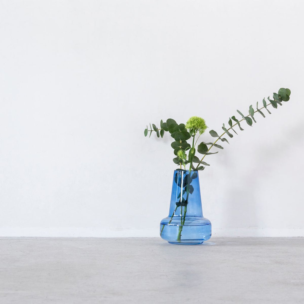 暮らし」×「花」 ガラス フラワーベース ブルー TOWER – KANADEMONO