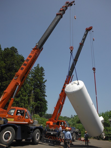 クレーン合吊りの様子。 - 株式会社金堀重機