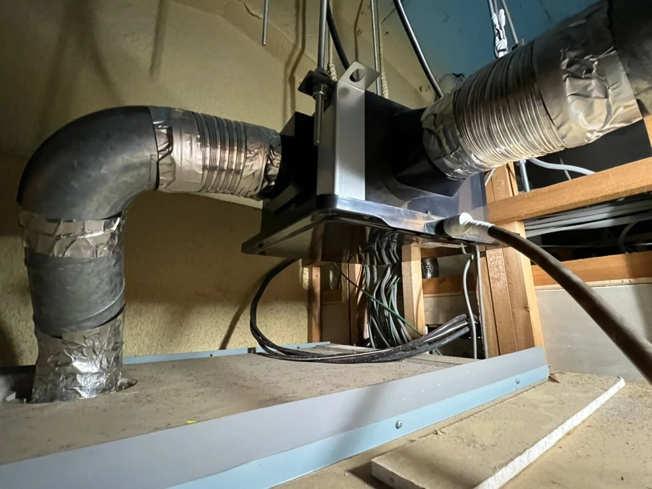 千葉県千葉市中央区 3室用 中間ダクトファン交換 V-18ZMC6 給気口交換