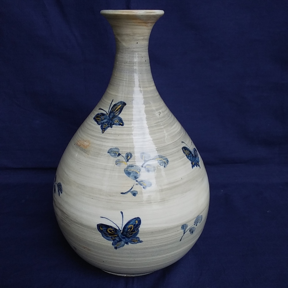 十四代 沈壽官造 薩摩 刷毛目蝶文花瓶【SOLDOUT】 | 久留米で話題を