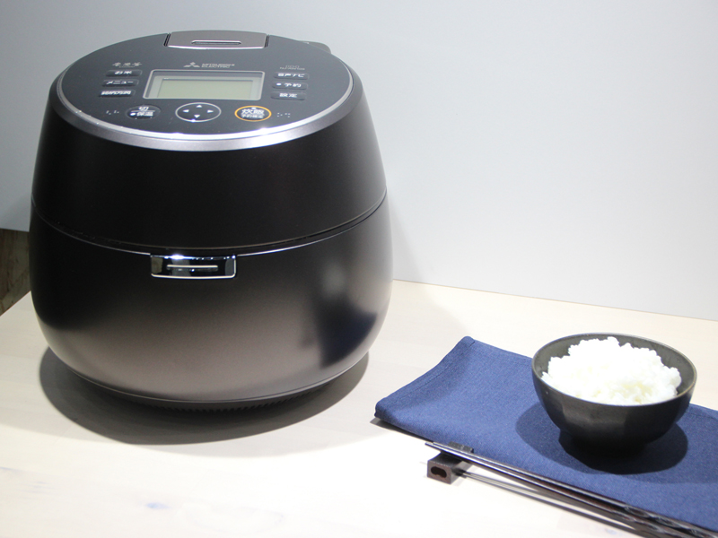 三菱、あえて圧力をかけない炊飯でしゃっきりごはんを目指した高級炊飯