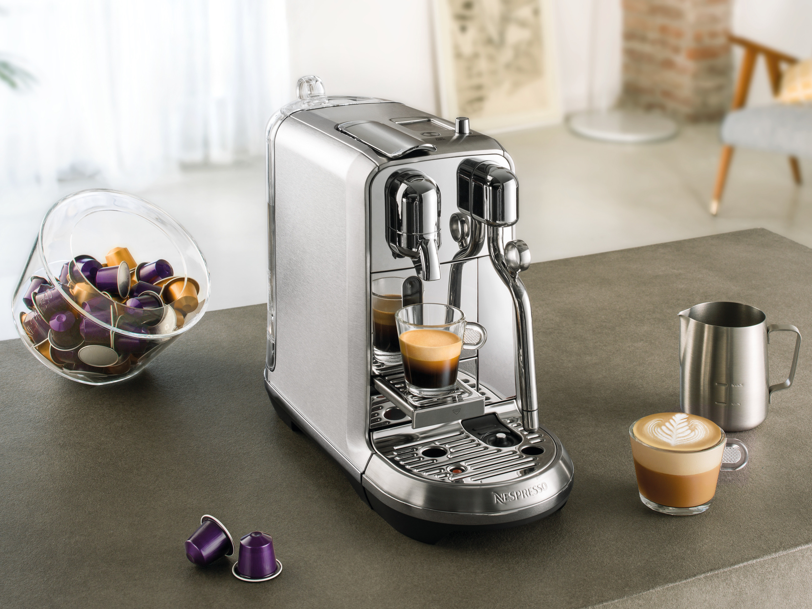 ネスプレッソ、ラテアートも楽しめる全自動ミルクスチーマー搭載の