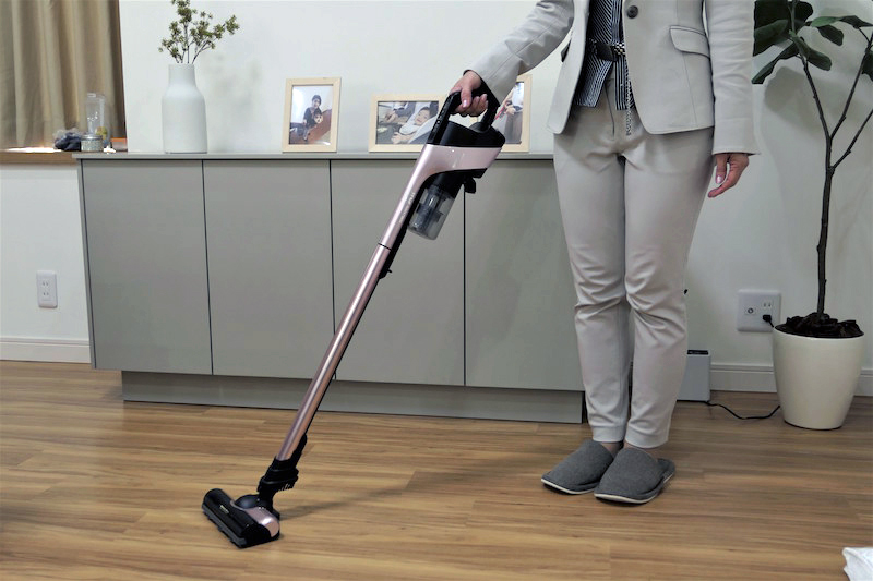 シャープ、さらに軽くなって1.3kgのコードレススティック「ラクティブ