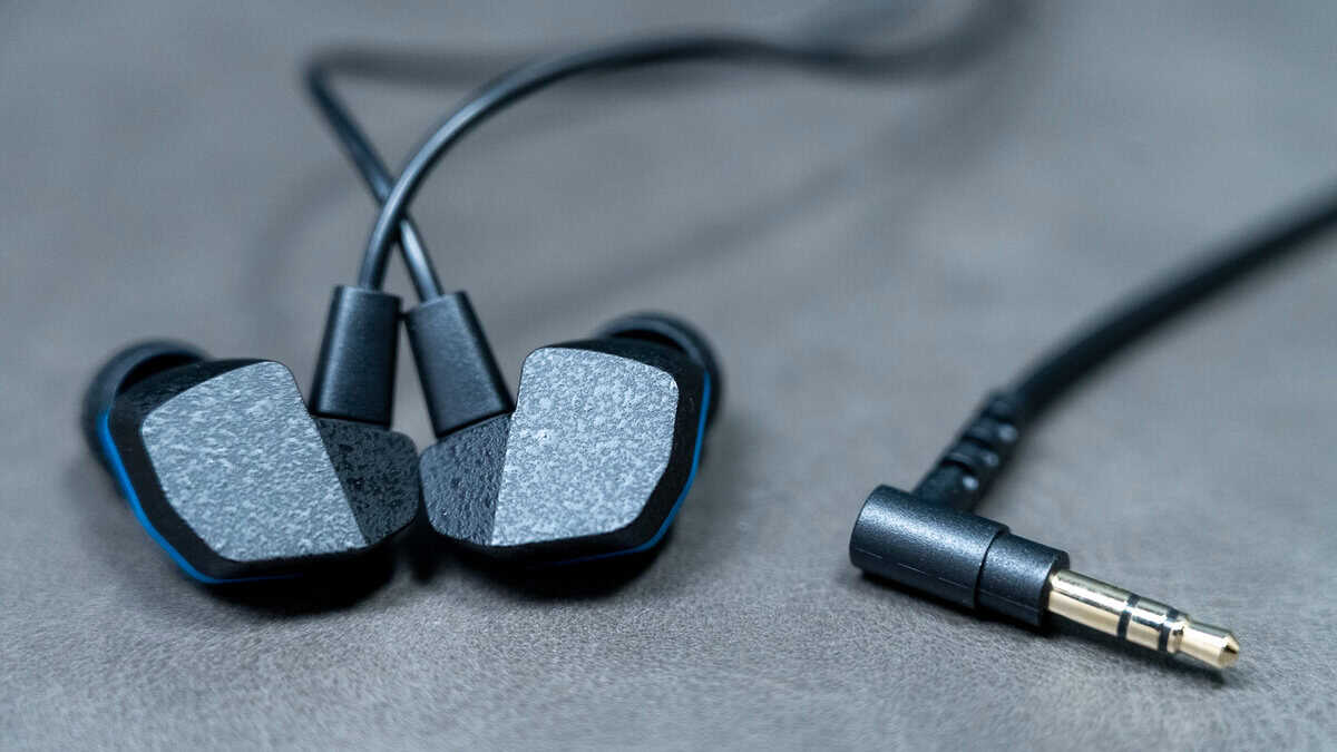 final Aシリーズなのに1万円以下！実力は上位クラス級！ 有線イヤホン