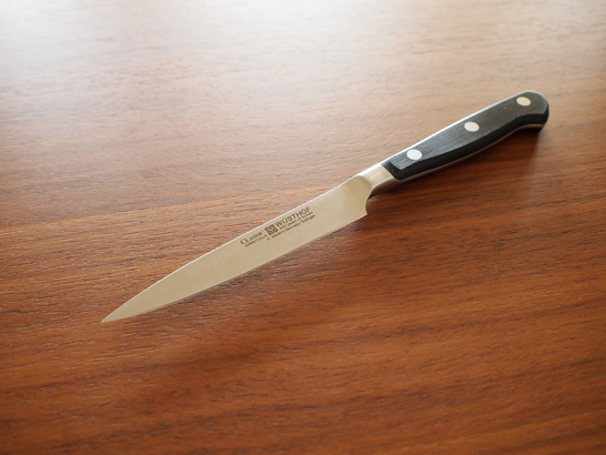 ヴォストフ（WUSTHOF）のペティナイフで野菜の皮むき練習中