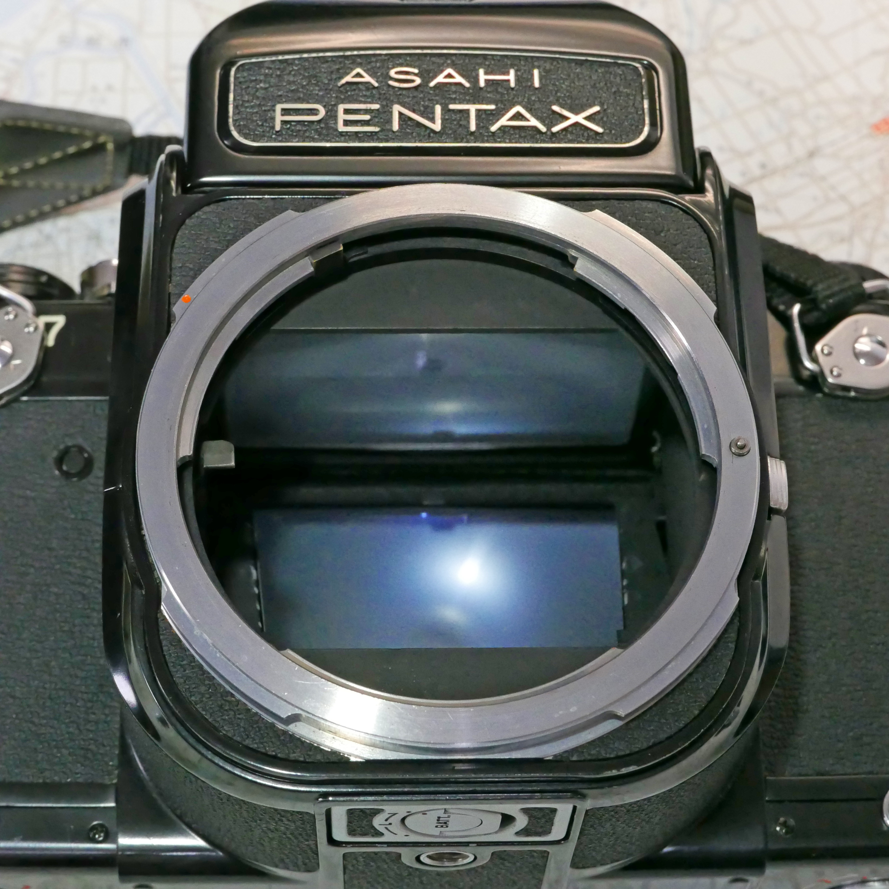 PENTAX67（6×7）いわゆるバケペン、アイレベルファインダーのデカさが