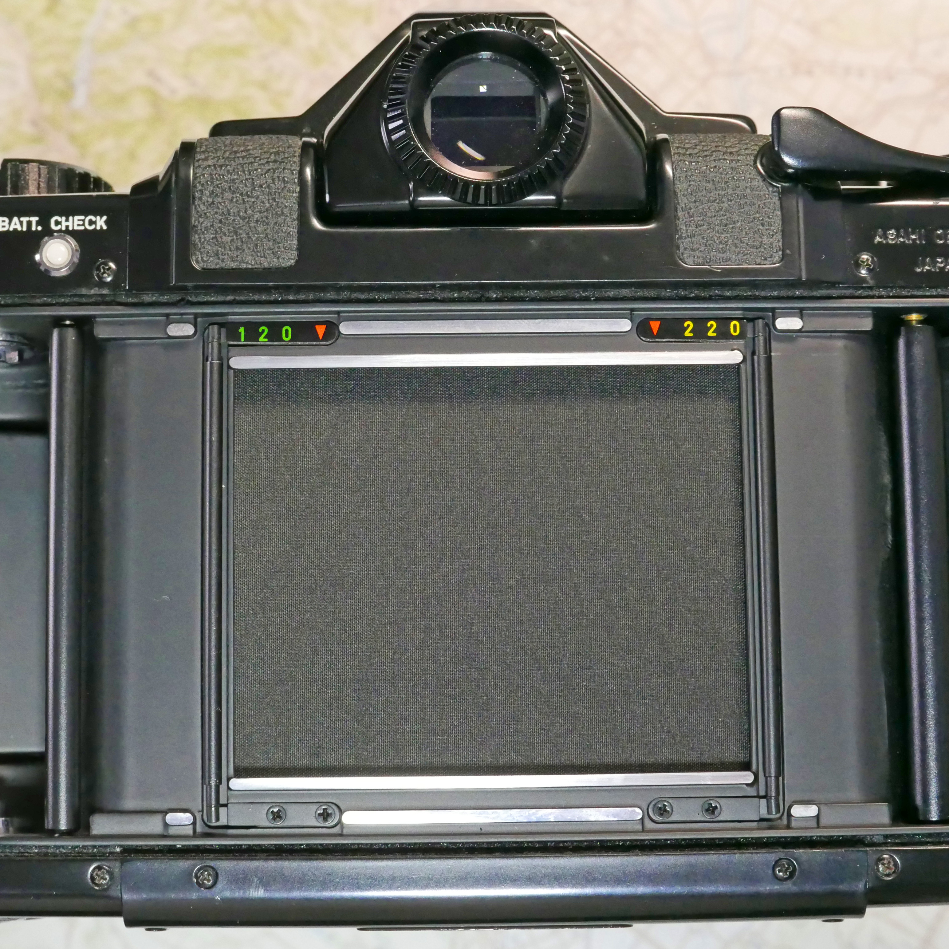 PENTAX67（6×7）いわゆるバケペン、アイレベルファインダーのデカさが