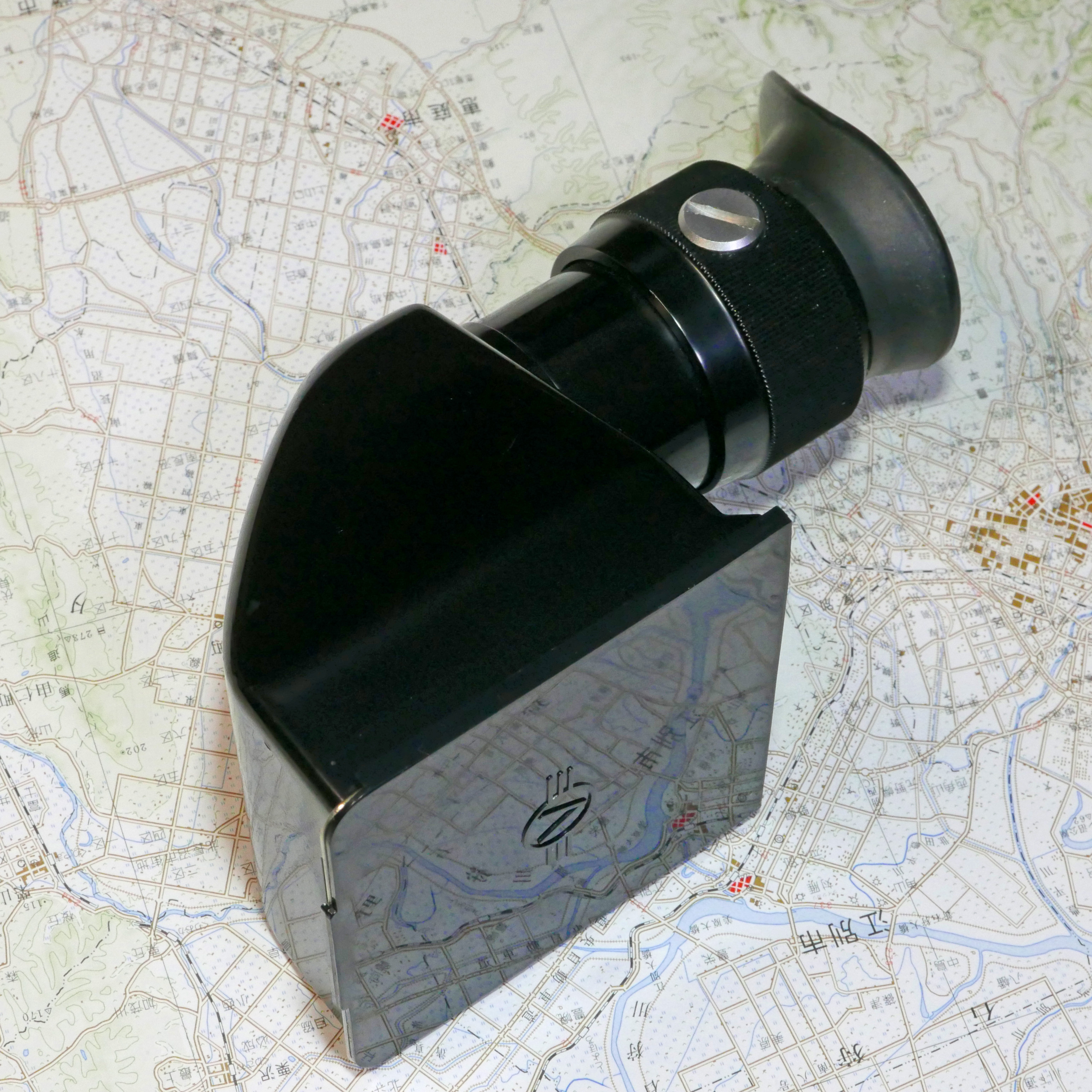 ハッセルブラッドのプリズムファインダー『HC-4』、街撮りにもイイネ！