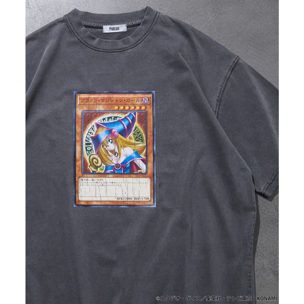 遊☆戯☆王DM×PUBLUX Print Tee(ブラック・マジシャン・ガールプリント
