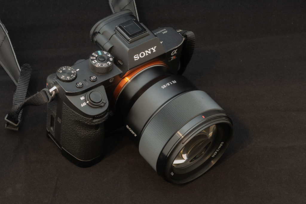 ソニーFE85mm F1.8：6万円で高い光学性能を誇る大口径中望遠レンズ