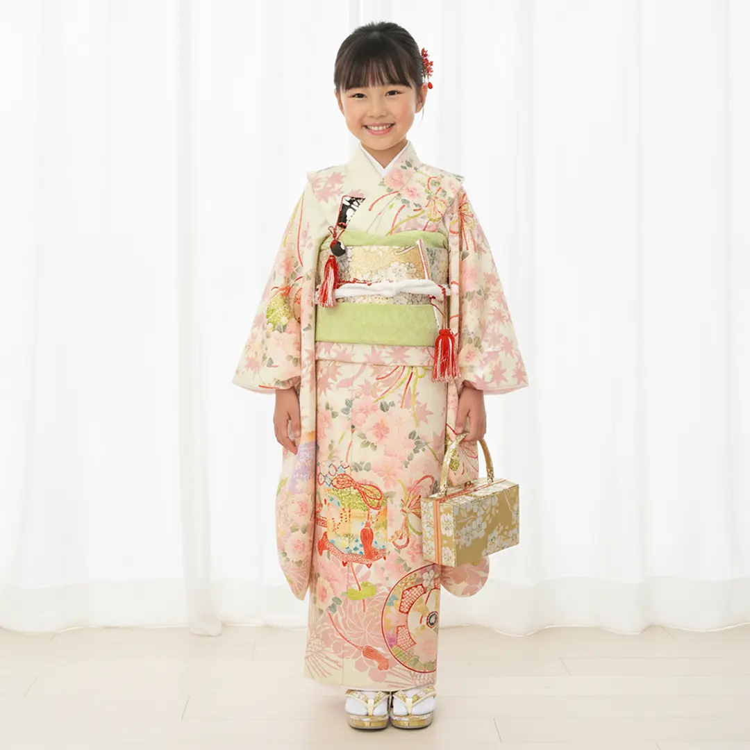 七五三着物レンタル／クリーム地に桜楓文（おうふうもん）と貝桶の着物