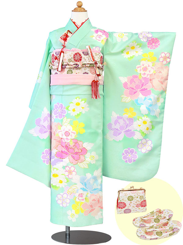 パステルグリーンに花模様の着物（白帯にピンク）／七五三・七歳女の子