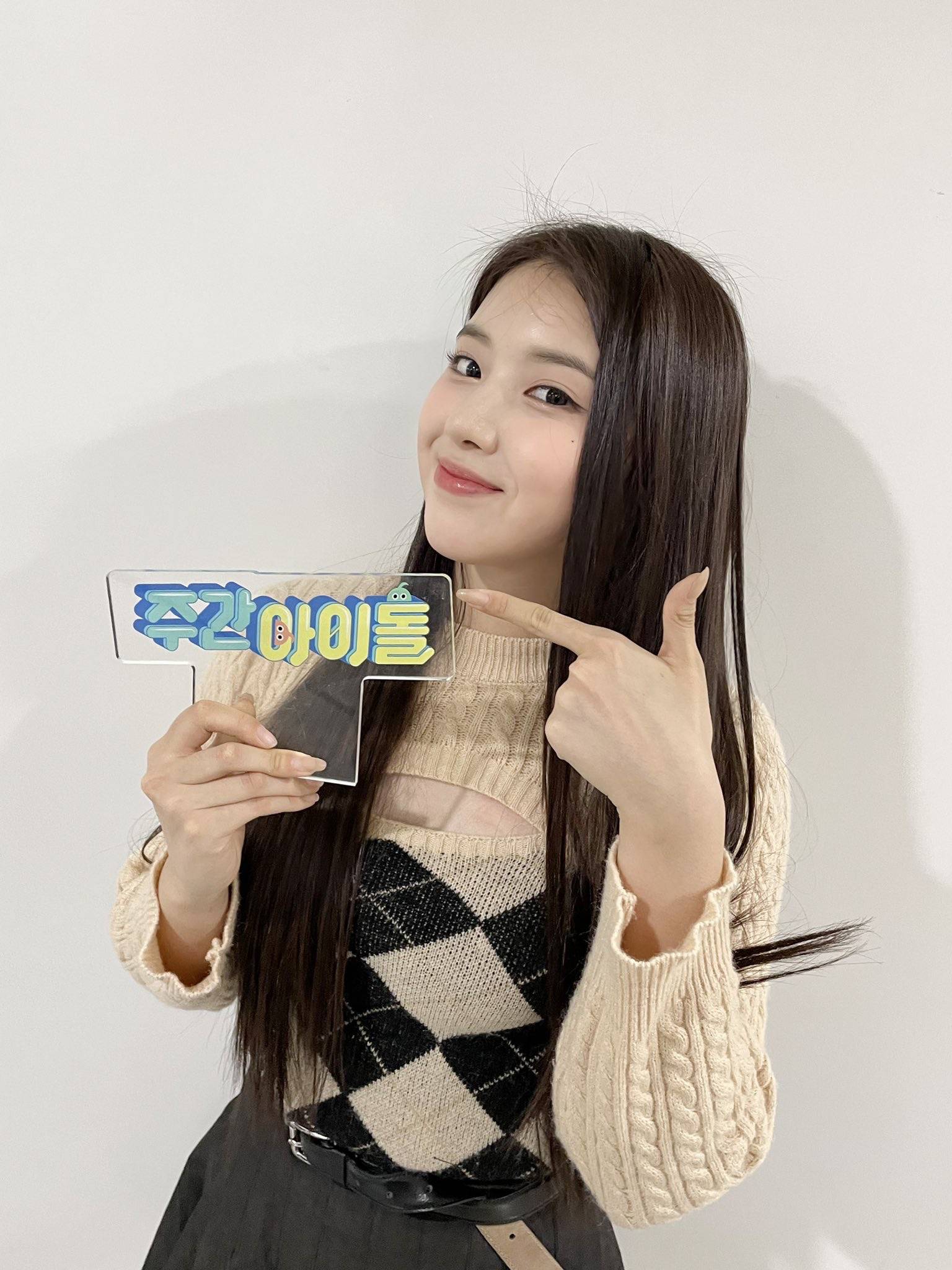 NMIXX ジウ】NMIXXのユニーク担当JIWOO(ジウ)の魅力や経歴を徹底分析し