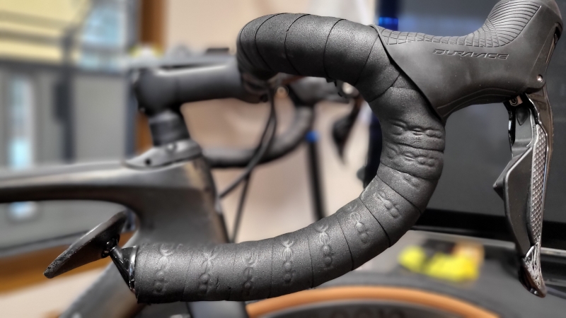 GDDAZLEカーボンパターンのバーテープ巻き易い！｜かつおちゃんねる