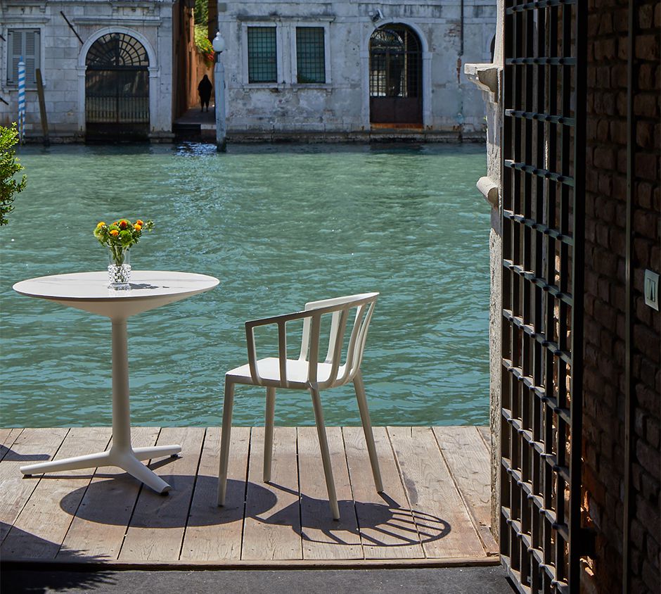 ゆったりした座り心地とシルキーな肌触り。「ヴェニスマット