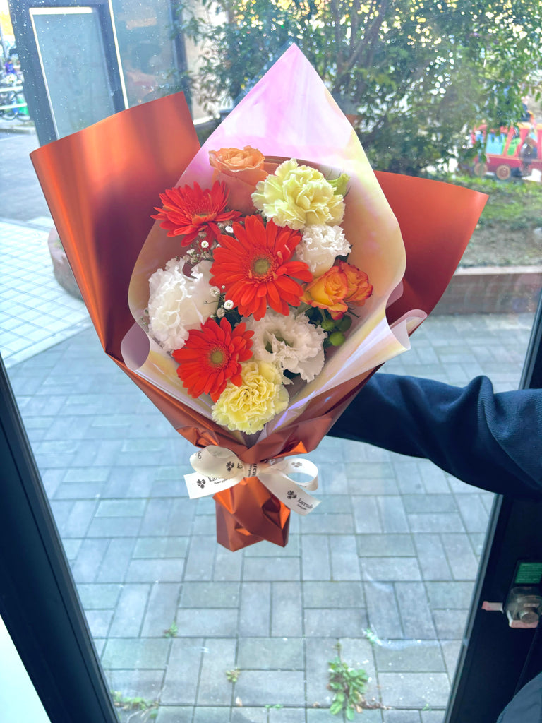生花】カラードおまかせ花束（ブーケ）S ＜オレンジ系＞ – karendo