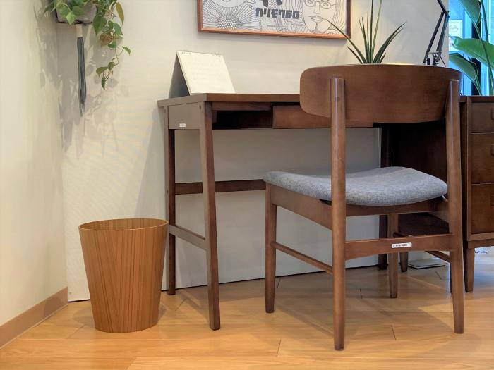 半世紀以上愛される「サイトーウッド」のゴミ箱 – カリモク60