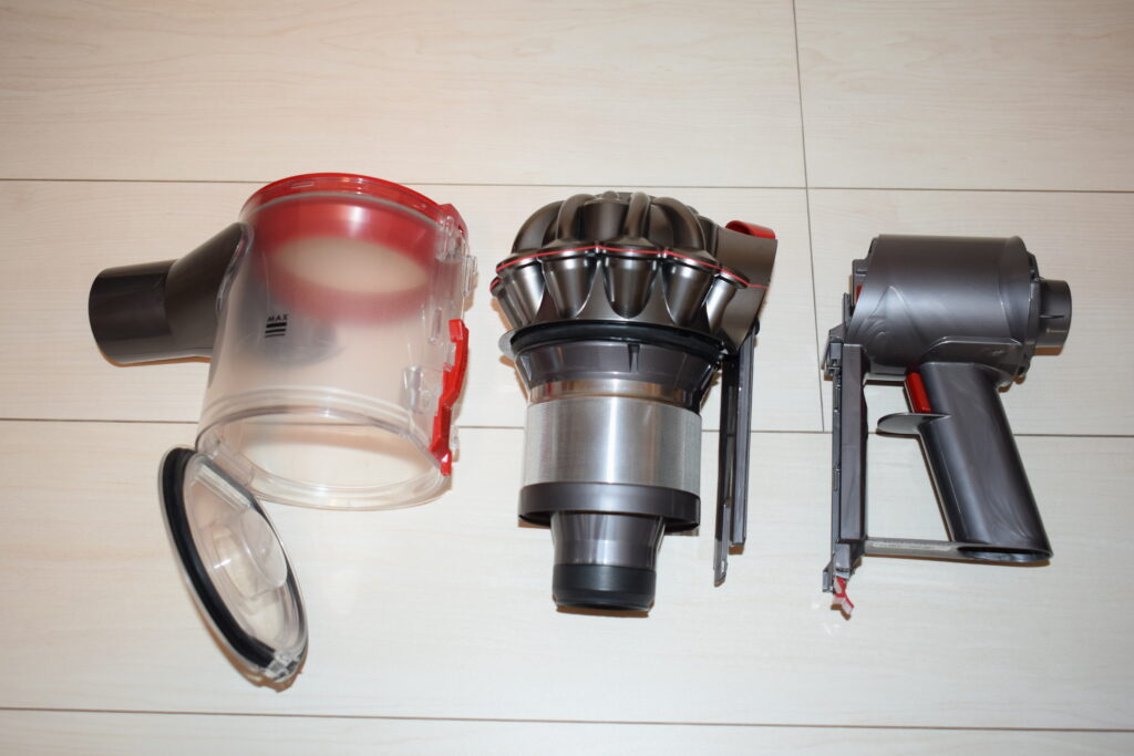 ダイソン（dyson）V8 fluffy+ の分解掃除 - Kazu Life 117