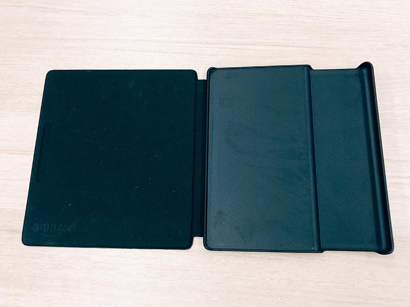 Amazon純正 kindle Oasis用 プレミアムレザーカバー は質感が素晴らしい